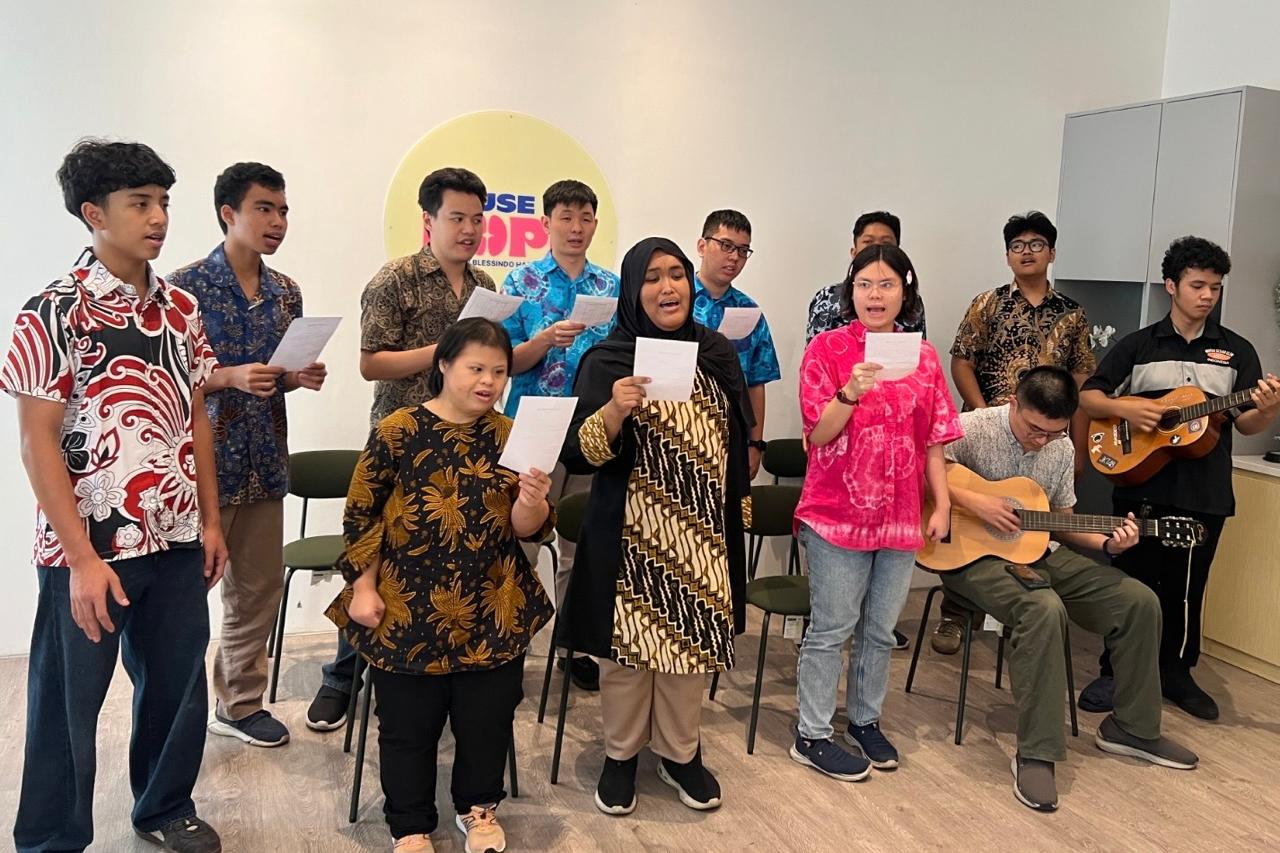 SMP Santa Ursula Bandung Membangun Kebersamaan melalui Pengabdian Masyarakat bersama House of Hope